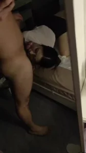 坐标济南露脸气质母狗喜欢吃肉棒