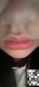 网调 聊骚  已成年乖妹妹打开摄像头就伸出舌头舔肉棒